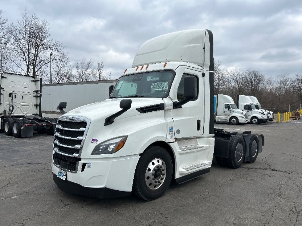 Day Cab Tractor-Heavy Duty Tractors-Freightliner-2022-T12664ST-Dayton-OH-813,676\n\t\tmiles-$ 29,000 - Image 3