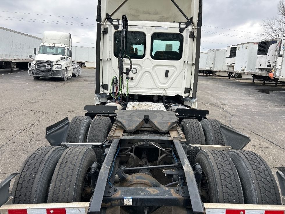 Day Cab Tractor-Heavy Duty Tractors-Freightliner-2022-T12664ST-Dayton-OH-813,676\n\t\tmiles-$ 29,000 - Image 6