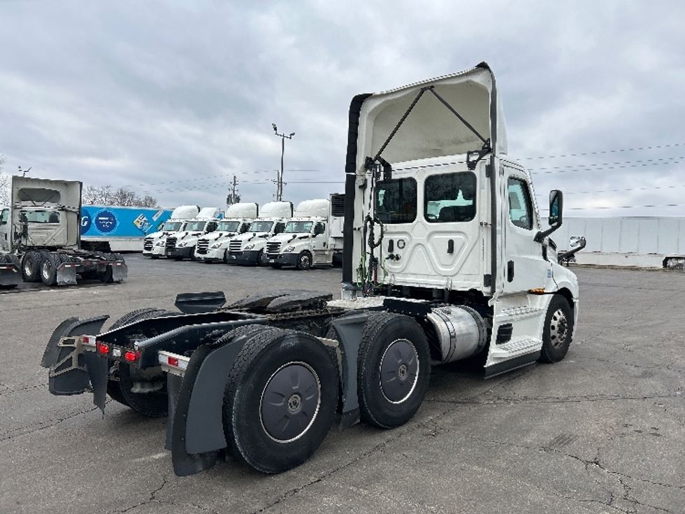 Day Cab Tractor-Heavy Duty Tractors-Freightliner-2022-T12664ST-Dayton-OH-813,676\n\t\tmiles-$ 29,000 - Image 7