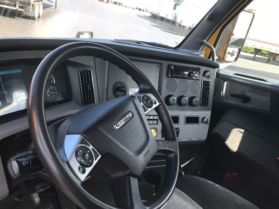 Day Cab Tractor-Heavy Duty Tractors-Freightliner-2022-T12664ST-Denver-CO-134,862\n\t\tmiles-$ 81,500 - Image 10