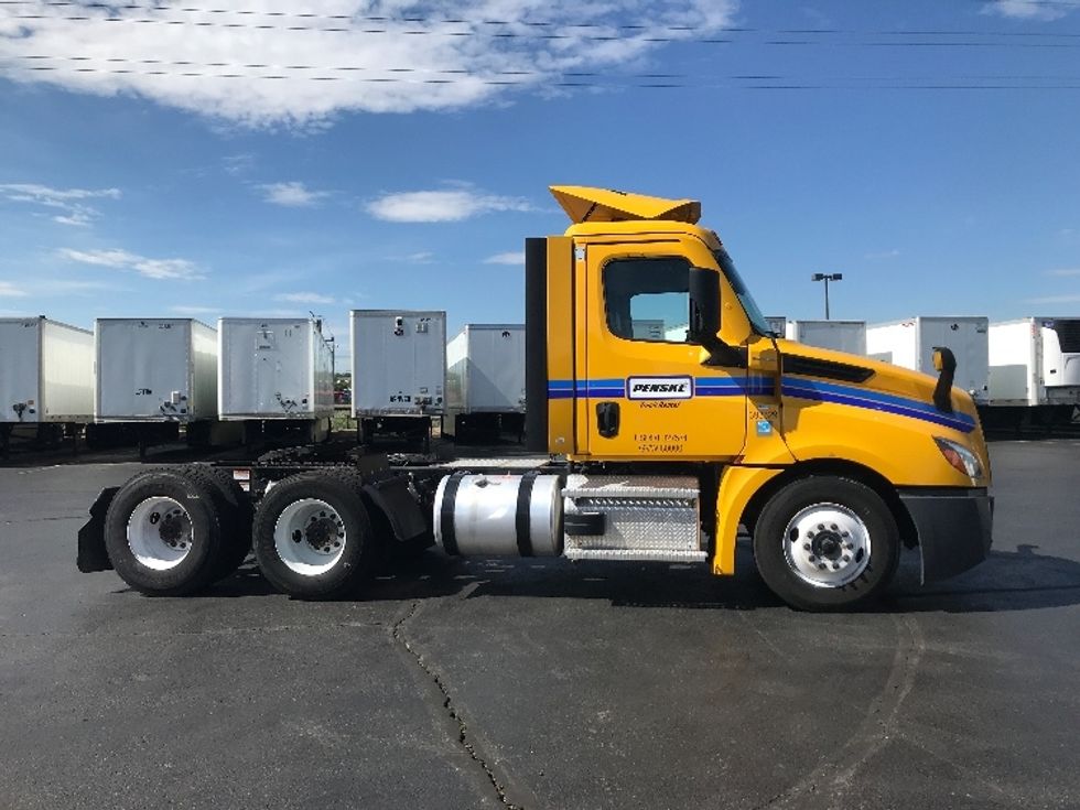 Day Cab Tractor-Heavy Duty Tractors-Freightliner-2022-T12664ST-Denver-CO-134,862\n\t\tmiles-$ 81,500 - Image 8