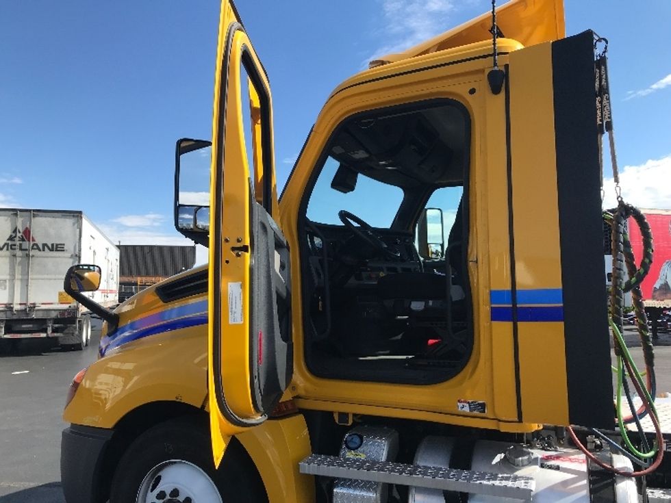 Day Cab Tractor-Heavy Duty Tractors-Freightliner-2022-T12664ST-Denver-CO-134,862\n\t\tmiles-$ 81,500 - Image 9