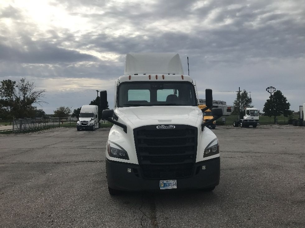 Day Cab Tractor-Heavy Duty Tractors-Freightliner-2022-T12664ST-Des Moines-IA-455,323\n\t\tmiles-$ 62,000 - Image 2