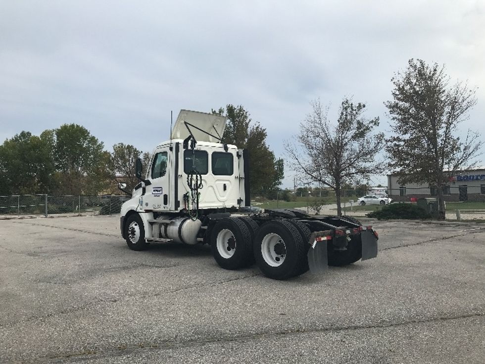 Day Cab Tractor-Heavy Duty Tractors-Freightliner-2022-T12664ST-Des Moines-IA-455,323\n\t\tmiles-$ 62,000 - Image 5