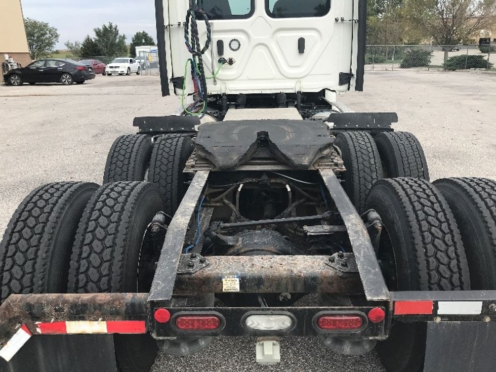 Day Cab Tractor-Heavy Duty Tractors-Freightliner-2022-T12664ST-Des Moines-IA-455,323\n\t\tmiles-$ 62,000 - Image 6