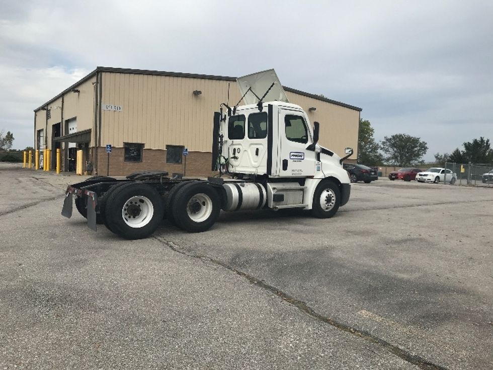 Day Cab Tractor-Heavy Duty Tractors-Freightliner-2022-T12664ST-Des Moines-IA-455,323\n\t\tmiles-$ 62,000 - Image 7