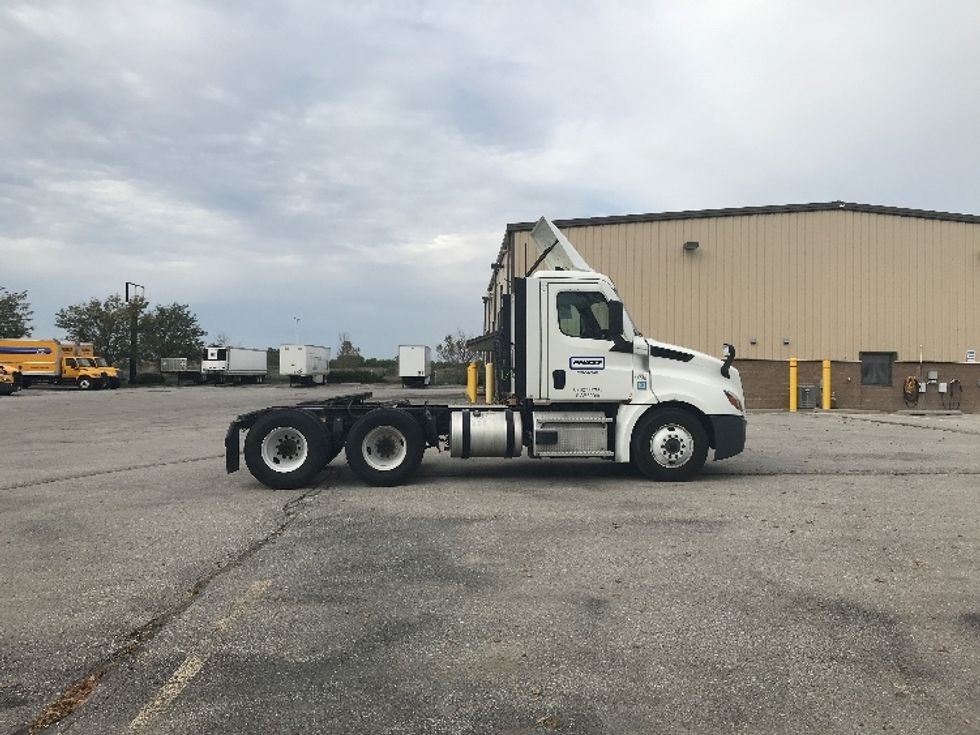 Day Cab Tractor-Heavy Duty Tractors-Freightliner-2022-T12664ST-Des Moines-IA-455,323\n\t\tmiles-$ 62,000 - Image 8
