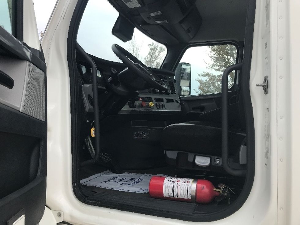 Day Cab Tractor-Heavy Duty Tractors-Freightliner-2022-T12664ST-Des Moines-IA-455,323\n\t\tmiles-$ 62,000 - Image 9