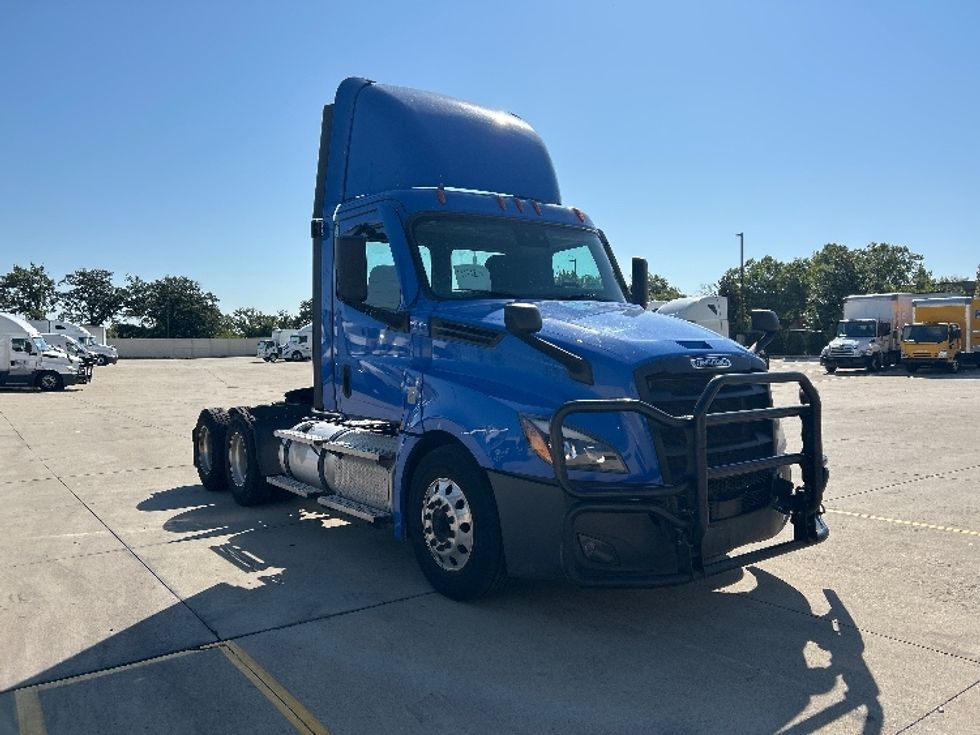 Day Cab Tractor-Heavy Duty Tractors-Freightliner-2022-T12664ST-East Chicago-IN-292,257\n\t\tmiles-$ 73,500 - Image 1