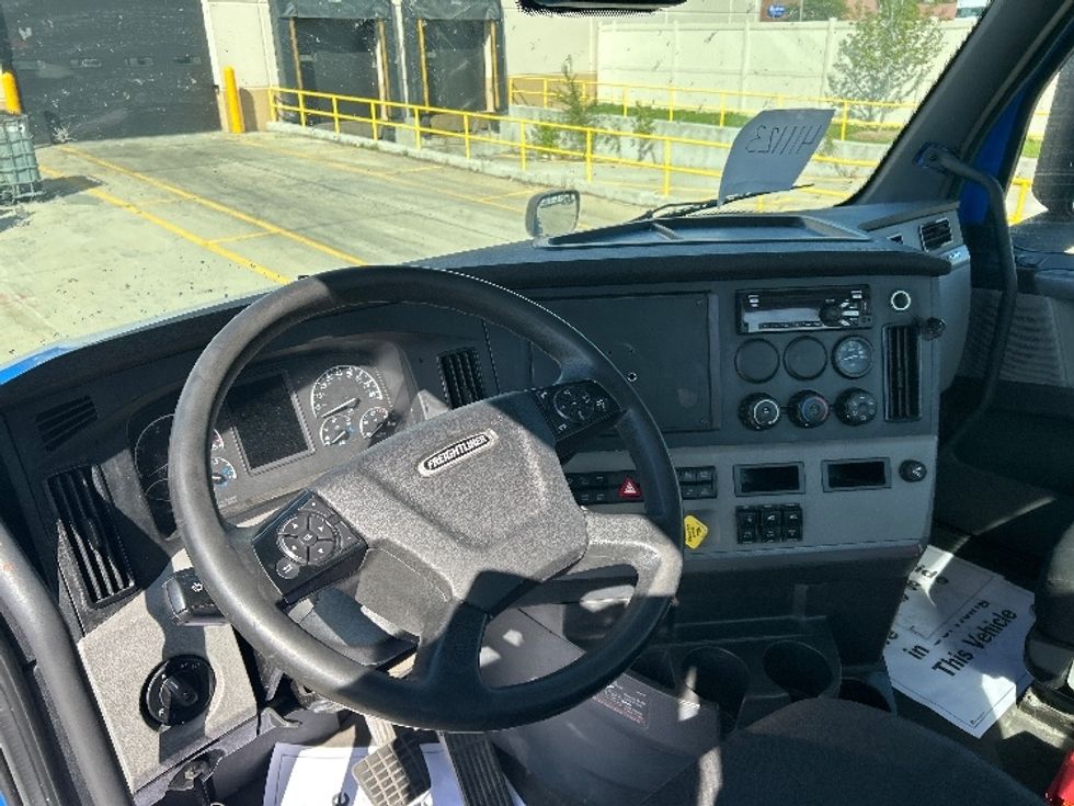 Day Cab Tractor-Heavy Duty Tractors-Freightliner-2022-T12664ST-East Chicago-IN-292,257\n\t\tmiles-$ 73,500 - Image 10