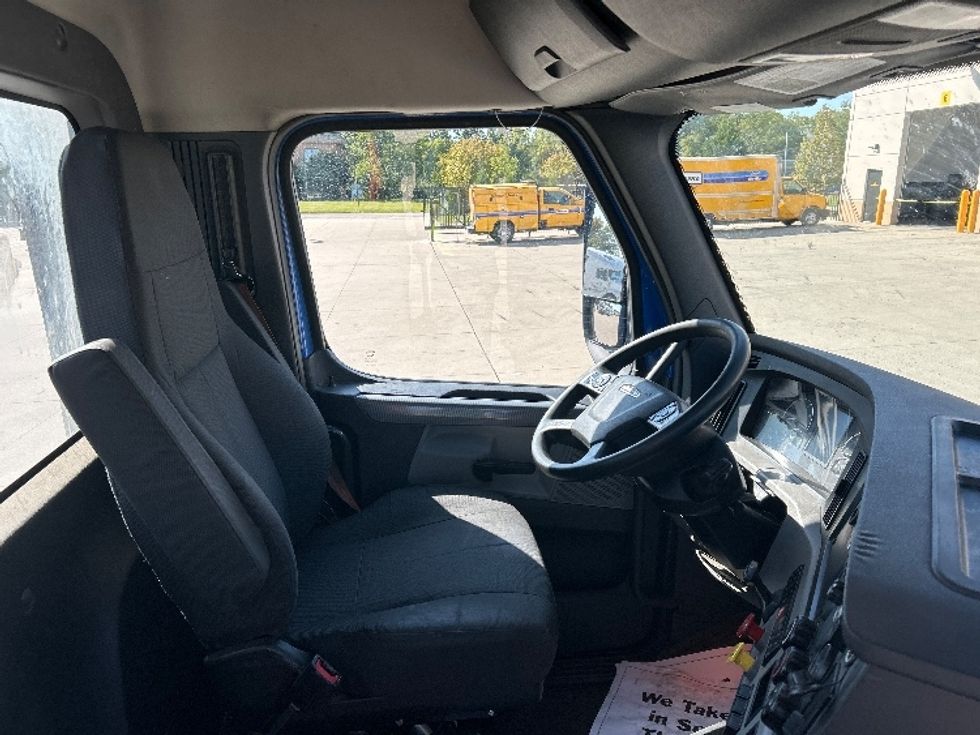 Day Cab Tractor-Heavy Duty Tractors-Freightliner-2022-T12664ST-East Chicago-IN-292,257\n\t\tmiles-$ 73,500 - Image 14