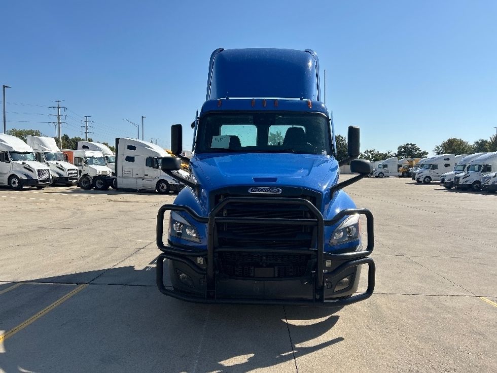 Day Cab Tractor-Heavy Duty Tractors-Freightliner-2022-T12664ST-East Chicago-IN-292,257\n\t\tmiles-$ 73,500 - Image 2