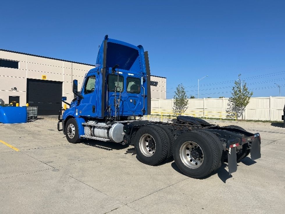 Day Cab Tractor-Heavy Duty Tractors-Freightliner-2022-T12664ST-East Chicago-IN-292,257\n\t\tmiles-$ 73,500 - Image 5