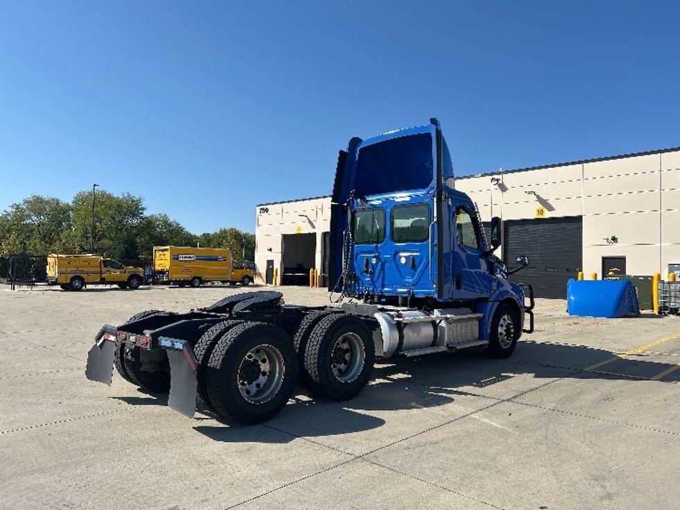 Day Cab Tractor-Heavy Duty Tractors-Freightliner-2022-T12664ST-East Chicago-IN-292,257\n\t\tmiles-$ 73,500 - Image 7