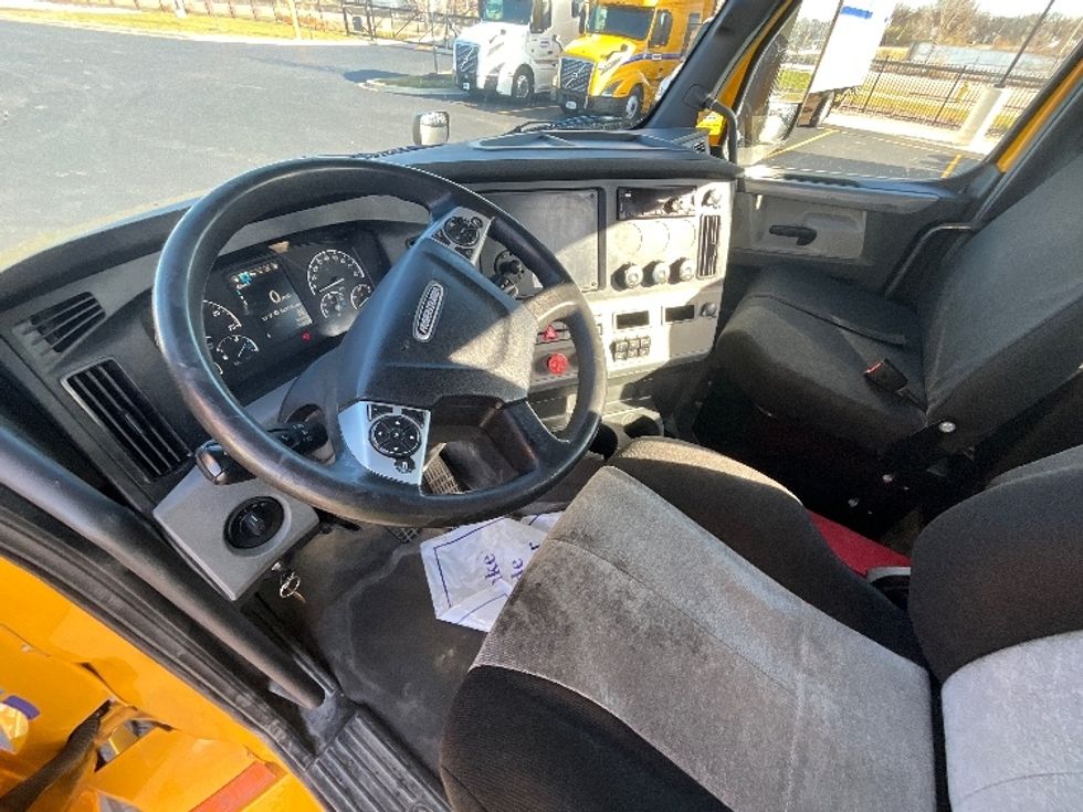 Day Cab Tractor-Heavy Duty Tractors-Freightliner-2022-T12664ST-East Chicago-IN-462,594\n\t\tmiles-$ 52,750 - Image 10