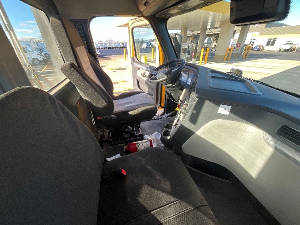 Day Cab Tractor-Heavy Duty Tractors-Freightliner-2022-T12664ST-East Chicago-IN-462,594\n\t\tmiles-$ 52,750 - Image 14