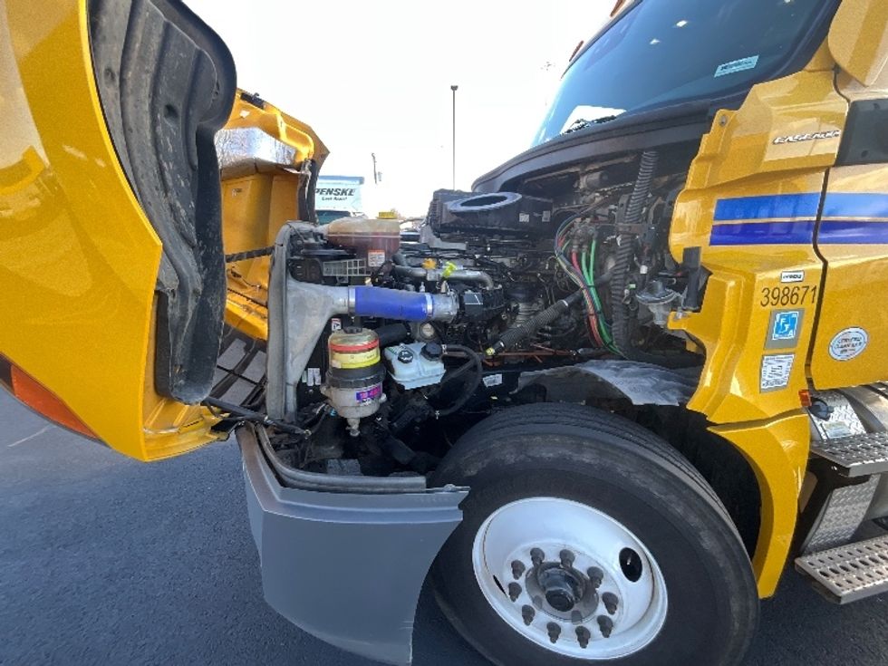 Day Cab Tractor-Heavy Duty Tractors-Freightliner-2022-T12664ST-East Chicago-IN-462,594\n\t\tmiles-$ 52,750 - Image 16