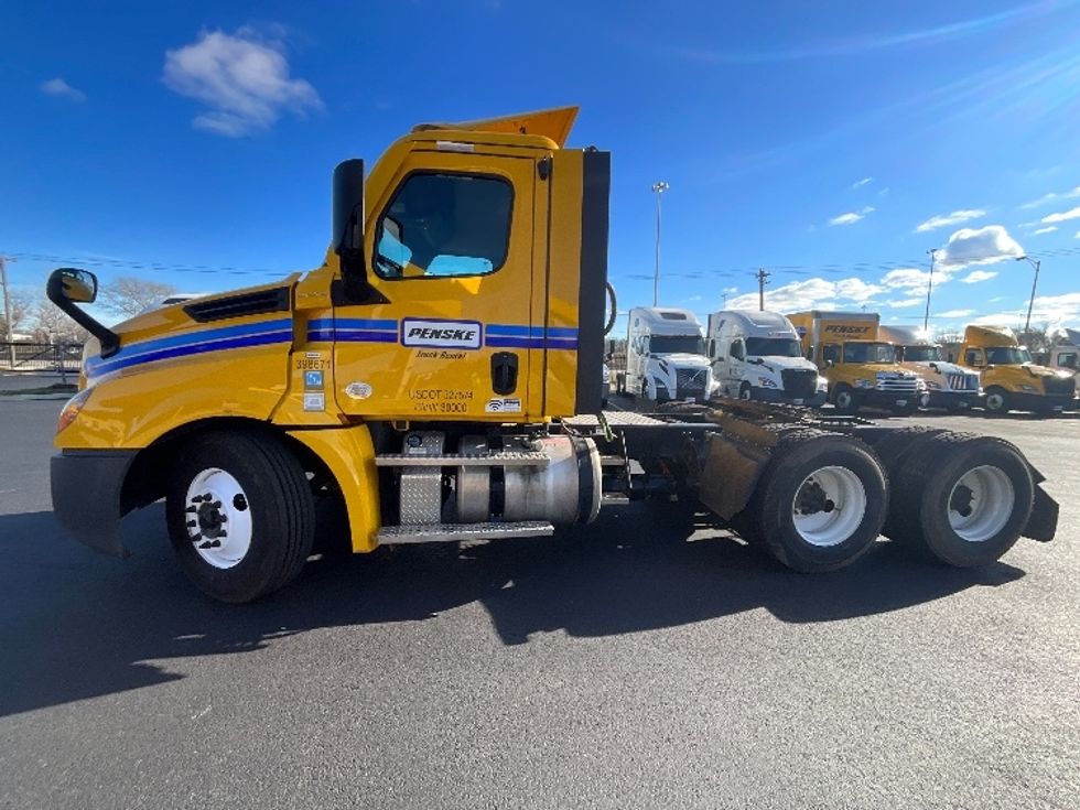 Day Cab Tractor-Heavy Duty Tractors-Freightliner-2022-T12664ST-East Chicago-IN-462,594\n\t\tmiles-$ 52,750 - Image 4