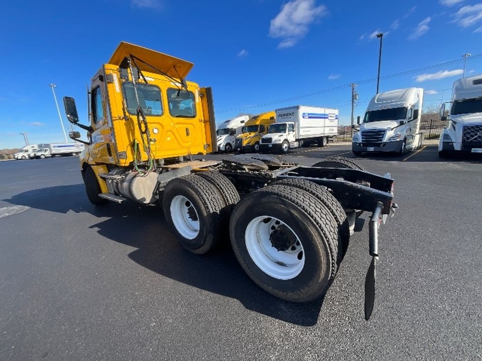 Day Cab Tractor-Heavy Duty Tractors-Freightliner-2022-T12664ST-East Chicago-IN-462,594\n\t\tmiles-$ 52,750 - Image 5