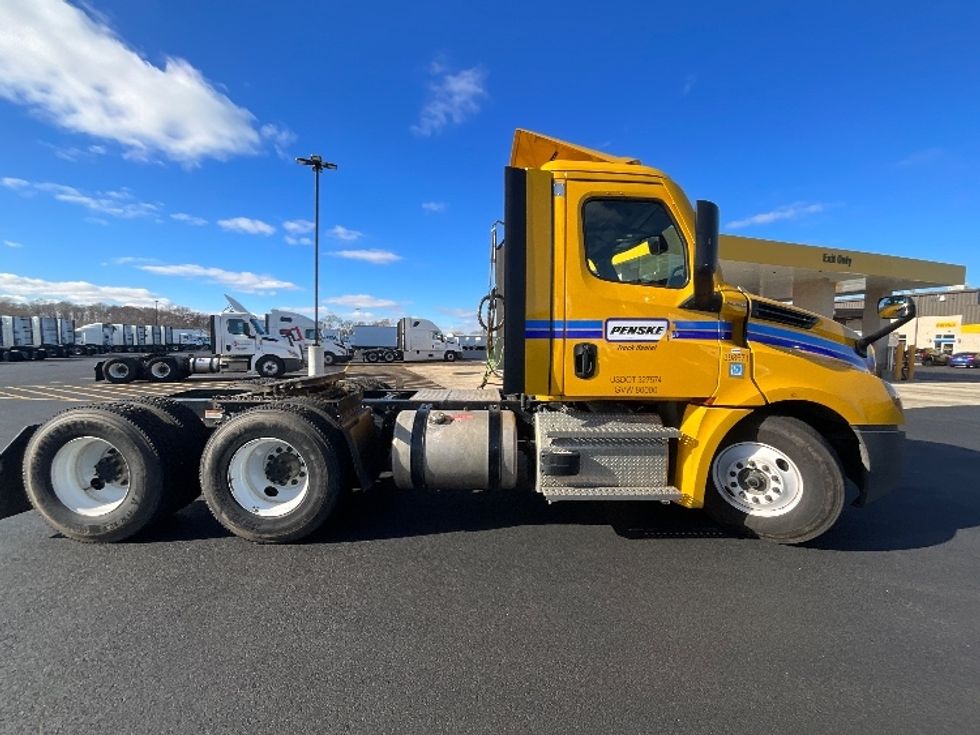 Day Cab Tractor-Heavy Duty Tractors-Freightliner-2022-T12664ST-East Chicago-IN-462,594\n\t\tmiles-$ 52,750 - Image 8