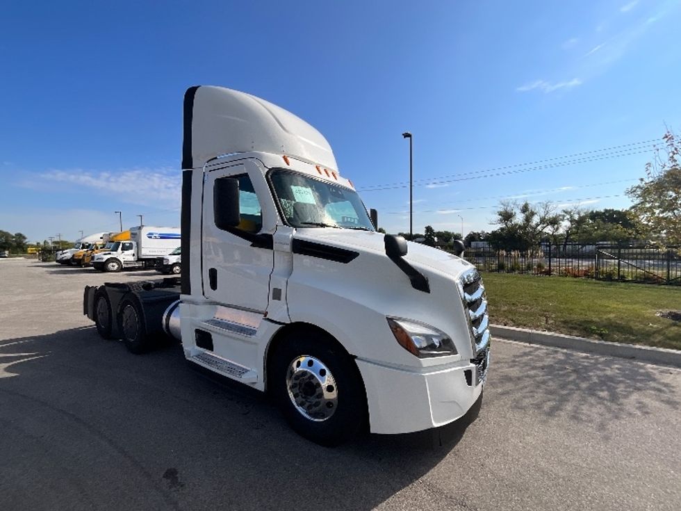 2020 Freightliner Cascadia 126" Day cab photo 18