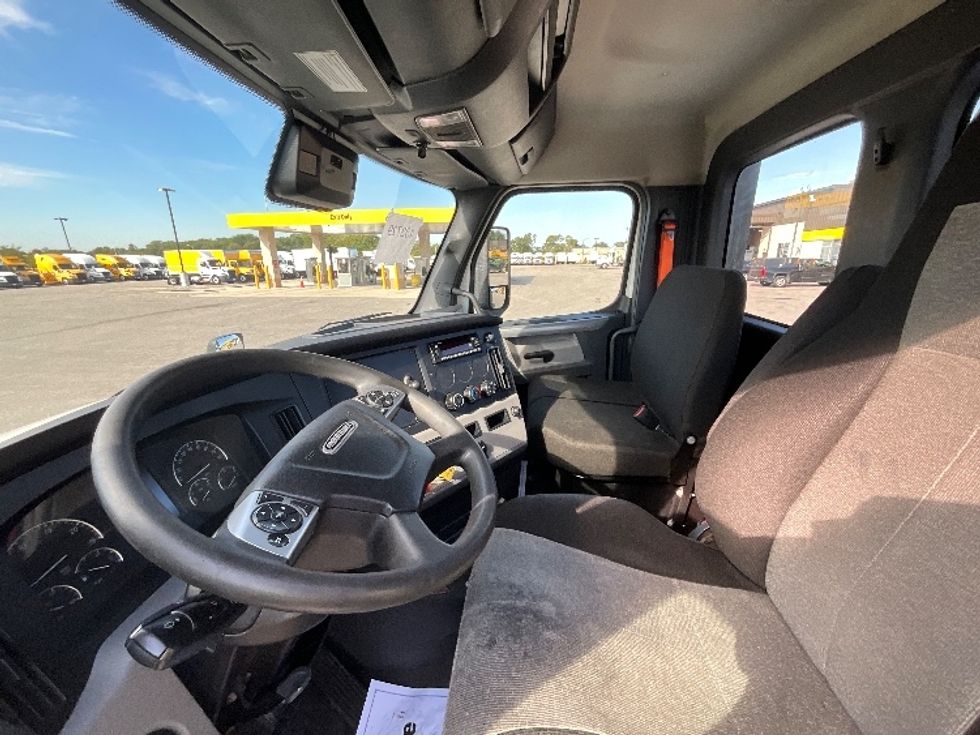 Day Cab Tractor-Heavy Duty Tractors-Freightliner-2022-T12664ST-East Chicago-IN-755,573\n\t\tmiles-$ 34,000 - Image 10