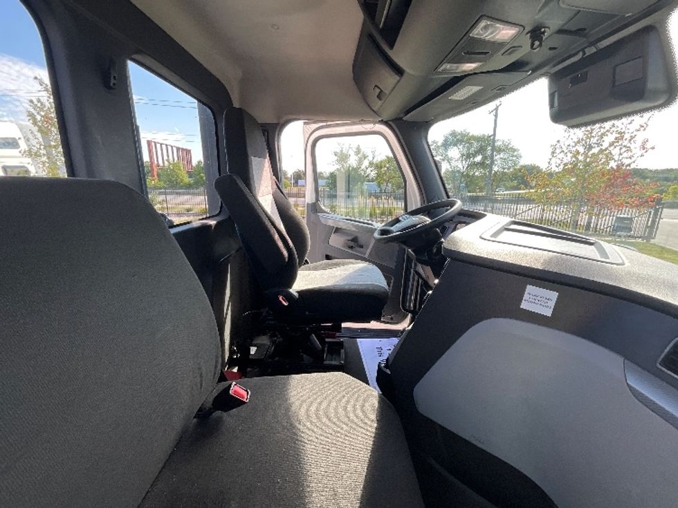 Day Cab Tractor-Heavy Duty Tractors-Freightliner-2022-T12664ST-East Chicago-IN-755,573\n\t\tmiles-$ 34,000 - Image 14