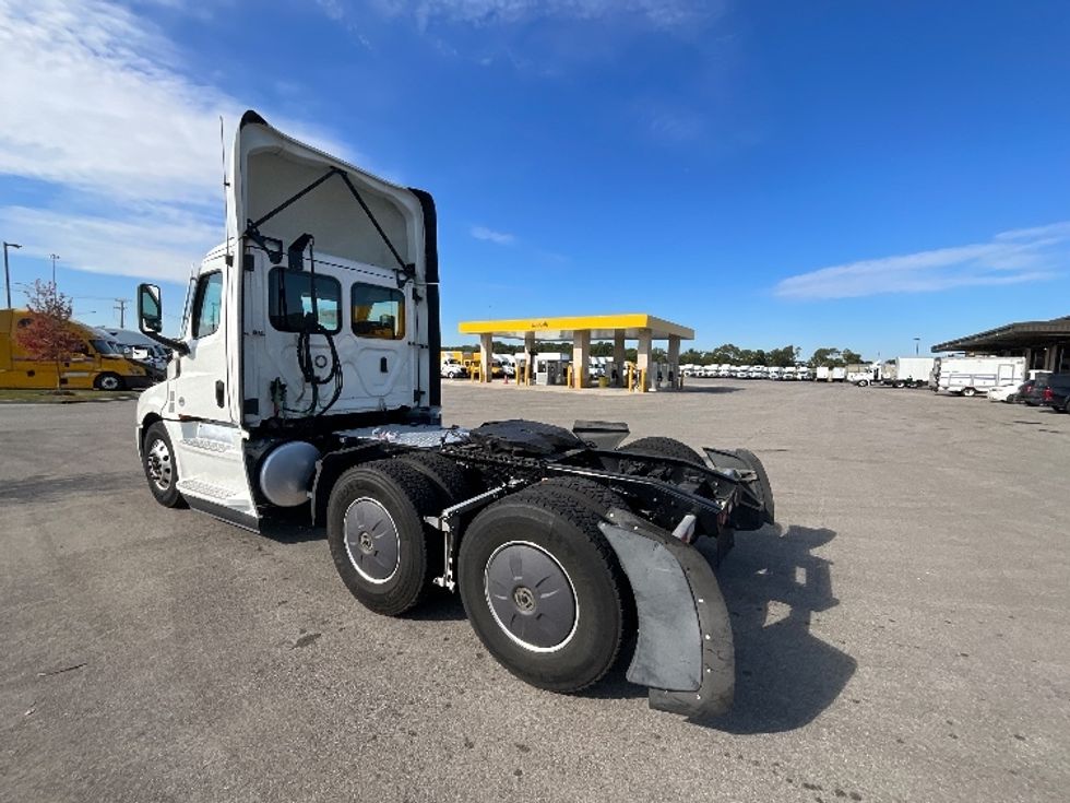 Day Cab Tractor-Heavy Duty Tractors-Freightliner-2022-T12664ST-East Chicago-IN-755,573\n\t\tmiles-$ 34,000 - Image 5