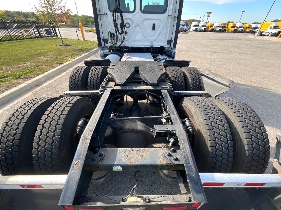 Day Cab Tractor-Heavy Duty Tractors-Freightliner-2022-T12664ST-East Chicago-IN-755,573\n\t\tmiles-$ 34,000 - Image 6