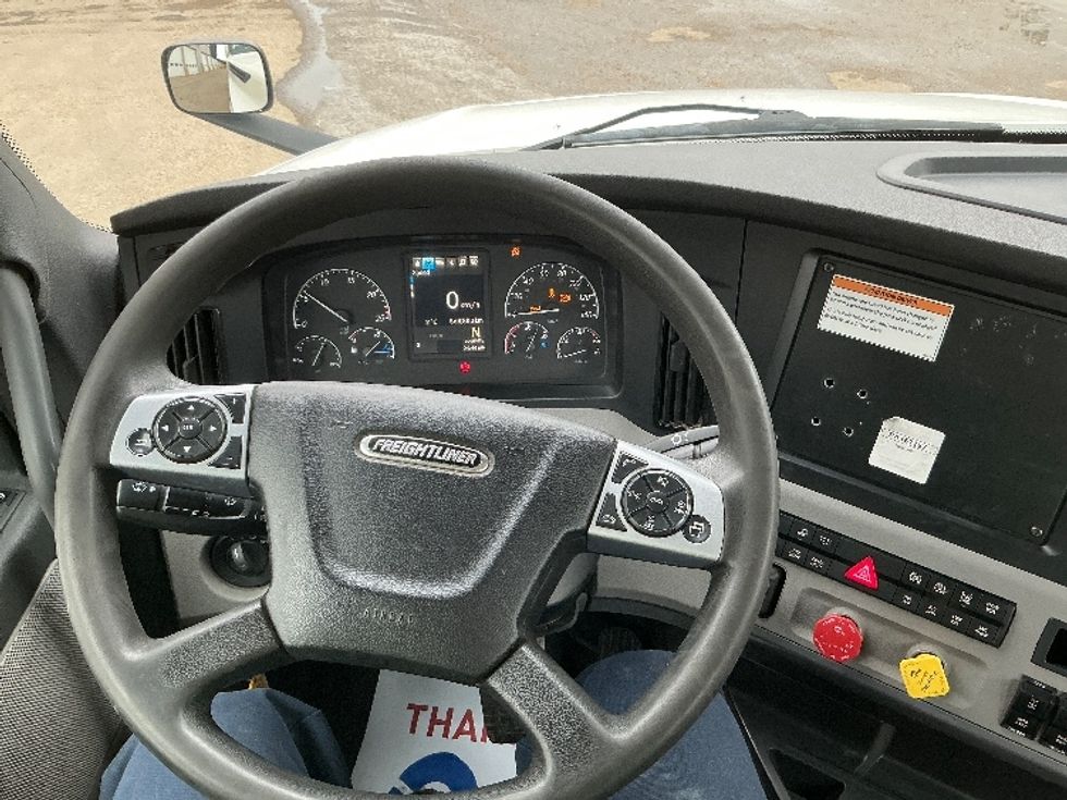 Day Cab Tractor-Heavy Duty Tractors-Freightliner-2022-T12664ST-Edmonton-AB-568,802\n\t\tkm-$ 88,000 - Image 11