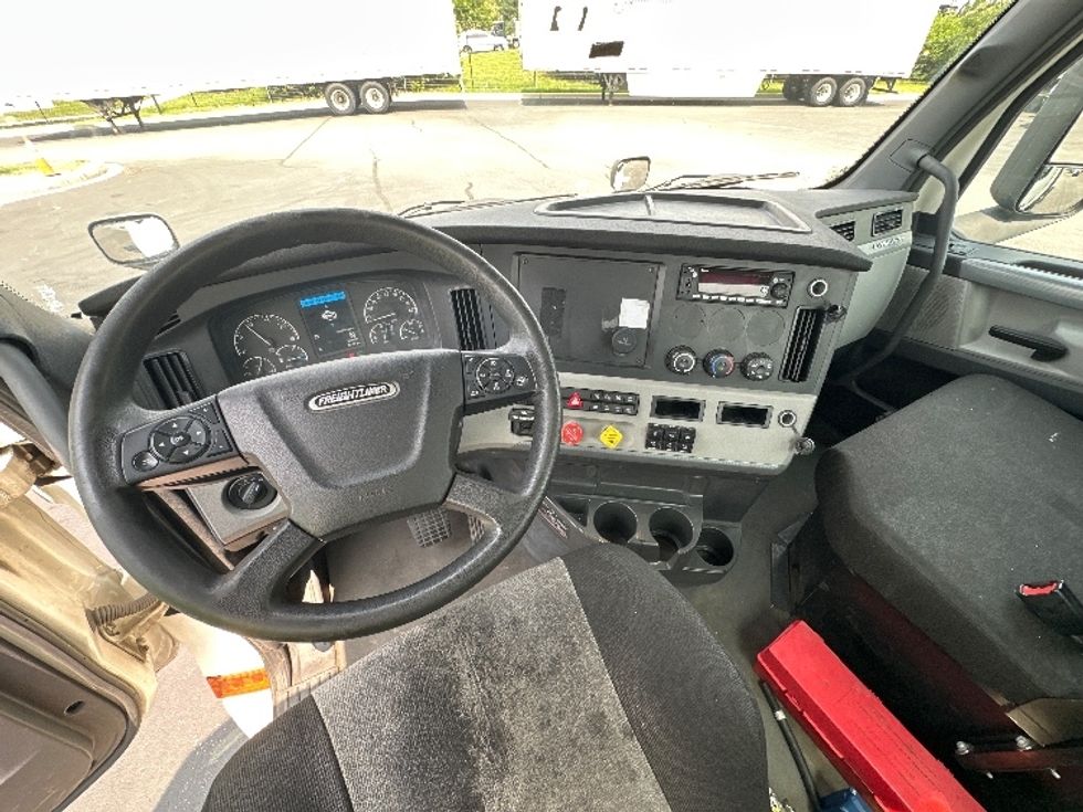 Day Cab Tractor-Heavy Duty Tractors-Freightliner-2022-T12664ST-Essex-MD-247,167\n\t\tmiles-$ 74,250 - Image 10