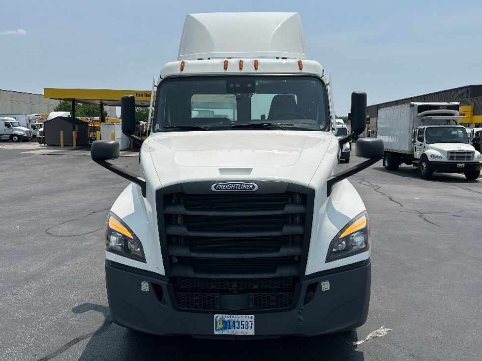 Day Cab Tractor-Heavy Duty Tractors-Freightliner-2022-T12664ST-Essex-MD-247,167\n\t\tmiles-$ 74,250 - Image 2