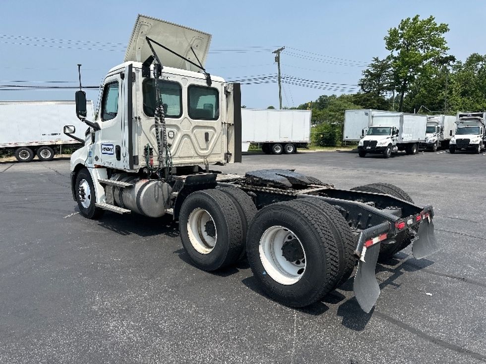 Day Cab Tractor-Heavy Duty Tractors-Freightliner-2022-T12664ST-Essex-MD-247,167\n\t\tmiles-$ 74,250 - Image 5