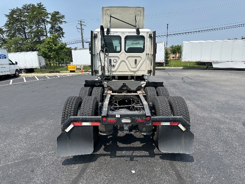 Day Cab Tractor-Heavy Duty Tractors-Freightliner-2022-T12664ST-Essex-MD-247,167\n\t\tmiles-$ 74,250 - Image 6