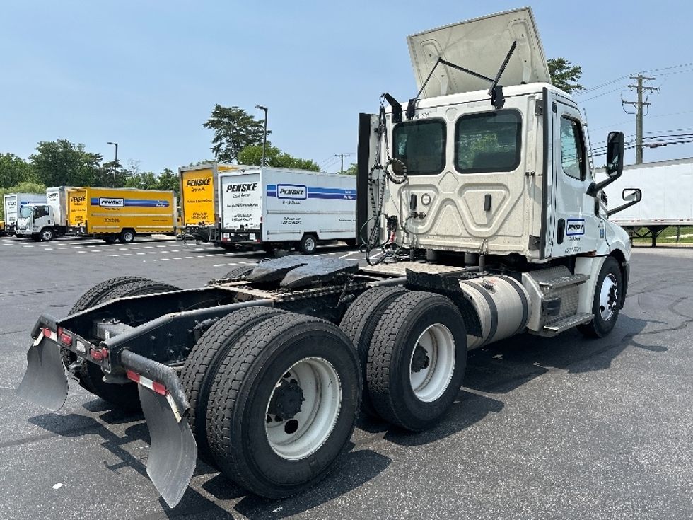 Day Cab Tractor-Heavy Duty Tractors-Freightliner-2022-T12664ST-Essex-MD-247,167\n\t\tmiles-$ 74,250 - Image 7