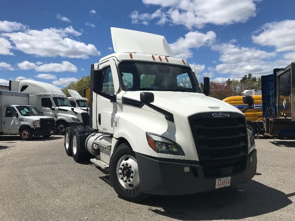 Day Cab Tractor-Heavy Duty Tractors-Freightliner-2022-T12664ST-Fitchburg-MA-286,770\n\t\tmiles-$ 70,500 - Image 1