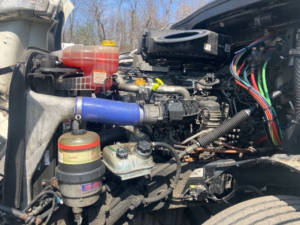 Day Cab Tractor-Heavy Duty Tractors-Freightliner-2022-T12664ST-Fitchburg-MA-286,770\n\t\tmiles-$ 70,500 - Image 16