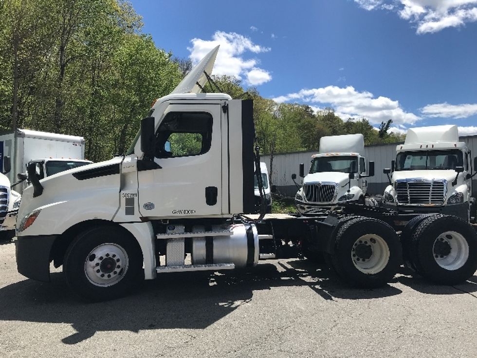 Day Cab Tractor-Heavy Duty Tractors-Freightliner-2022-T12664ST-Fitchburg-MA-286,770\n\t\tmiles-$ 70,500 - Image 4
