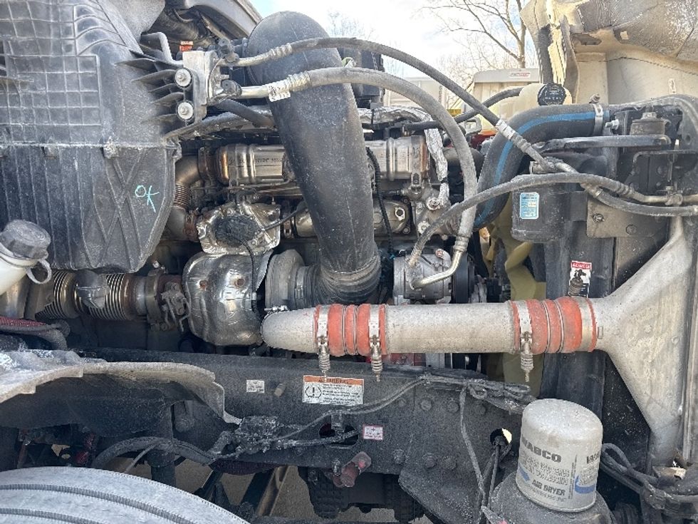 Day Cab Tractor-Heavy Duty Tractors-Freightliner-2022-T12664ST-Flat Rock-MI-397,215\n\t\tmiles-$ 60,250 - Image 16