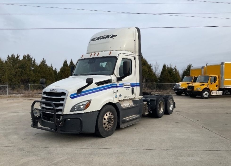 Day Cab Tractor-Heavy Duty Tractors-Freightliner-2022-T12664ST-Flat Rock-MI-397,215\n\t\tmiles-$ 60,250 - Image 3