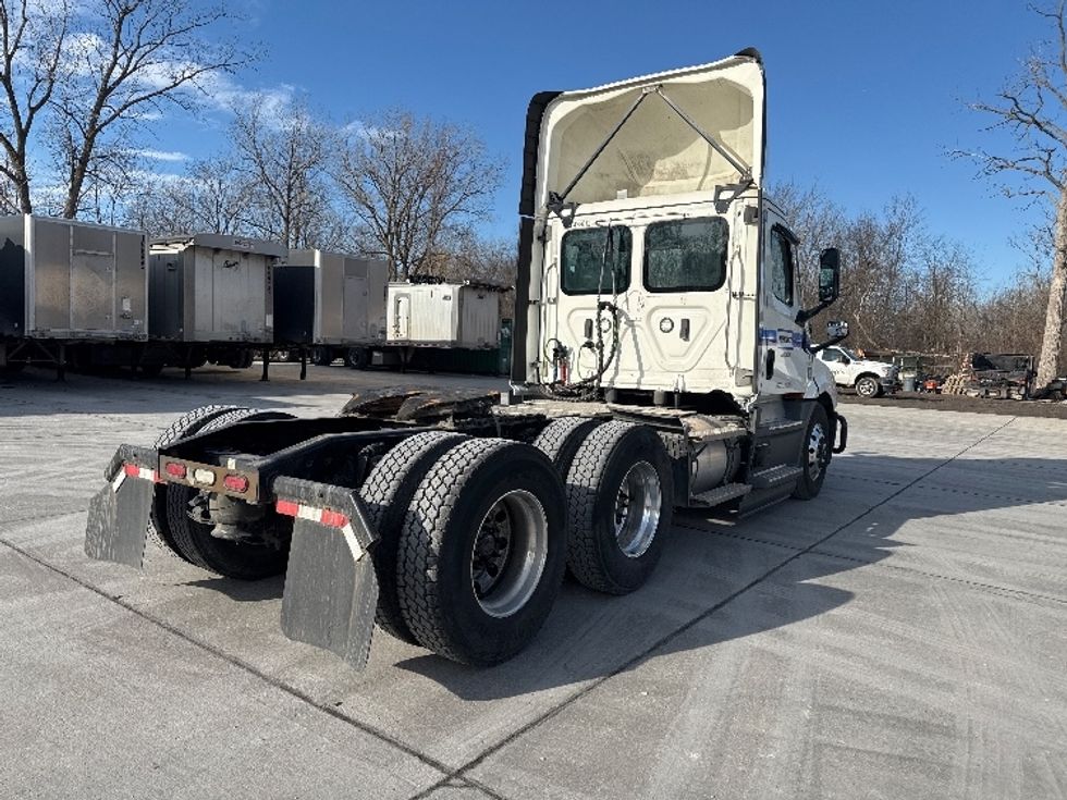 Day Cab Tractor-Heavy Duty Tractors-Freightliner-2022-T12664ST-Flat Rock-MI-397,215\n\t\tmiles-$ 60,250 - Image 8