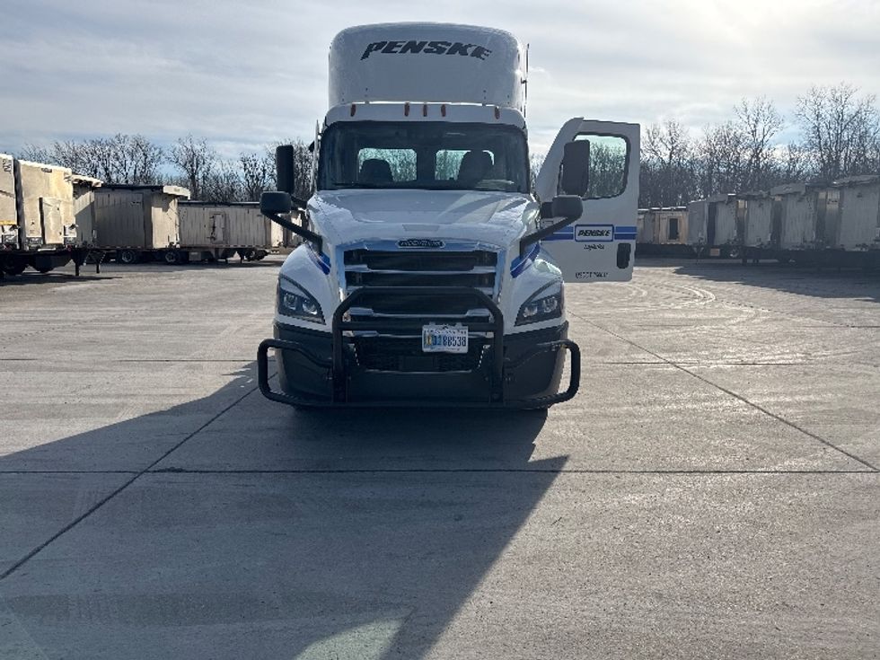 Day Cab Tractor-Heavy Duty Tractors-Freightliner-2022-T12664ST-Flat Rock-MI-397,215\n\t\tmiles-$ 61,250 - Image 2