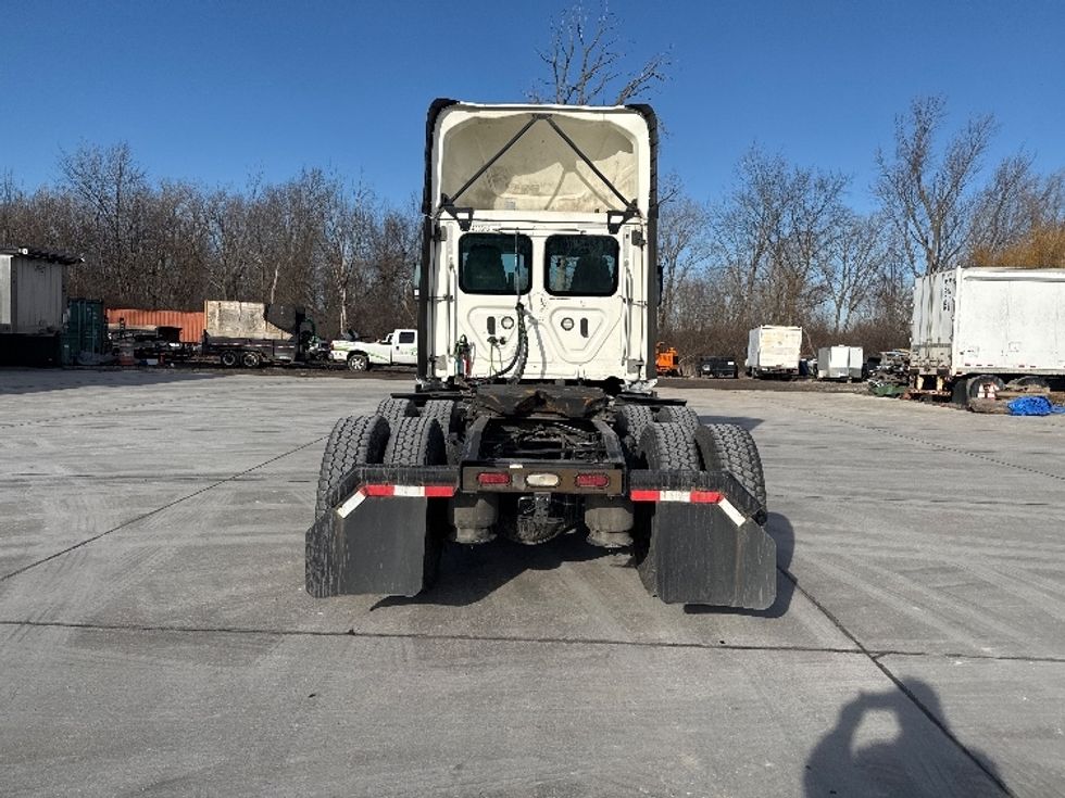 Day Cab Tractor-Heavy Duty Tractors-Freightliner-2022-T12664ST-Flat Rock-MI-397,215\n\t\tmiles-$ 61,250 - Image 6