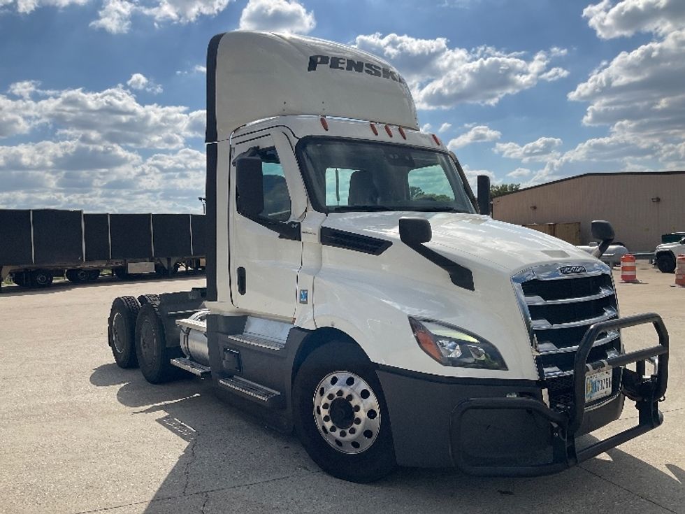 Day Cab Tractor-Heavy Duty Tractors-Freightliner-2022-T12664ST-Flat Rock-MI-610,466\n\t\tmiles-$ 35,250 - Image 1