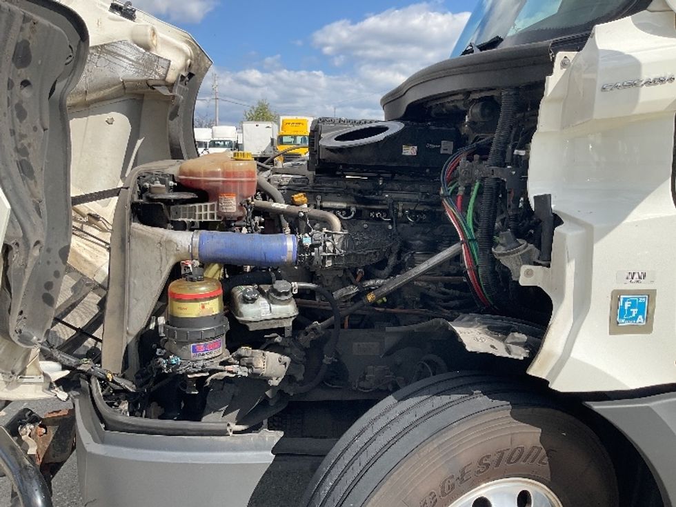 Day Cab Tractor-Heavy Duty Tractors-Freightliner-2022-T12664ST-Flat Rock-MI-610,466\n\t\tmiles-$ 35,250 - Image 16