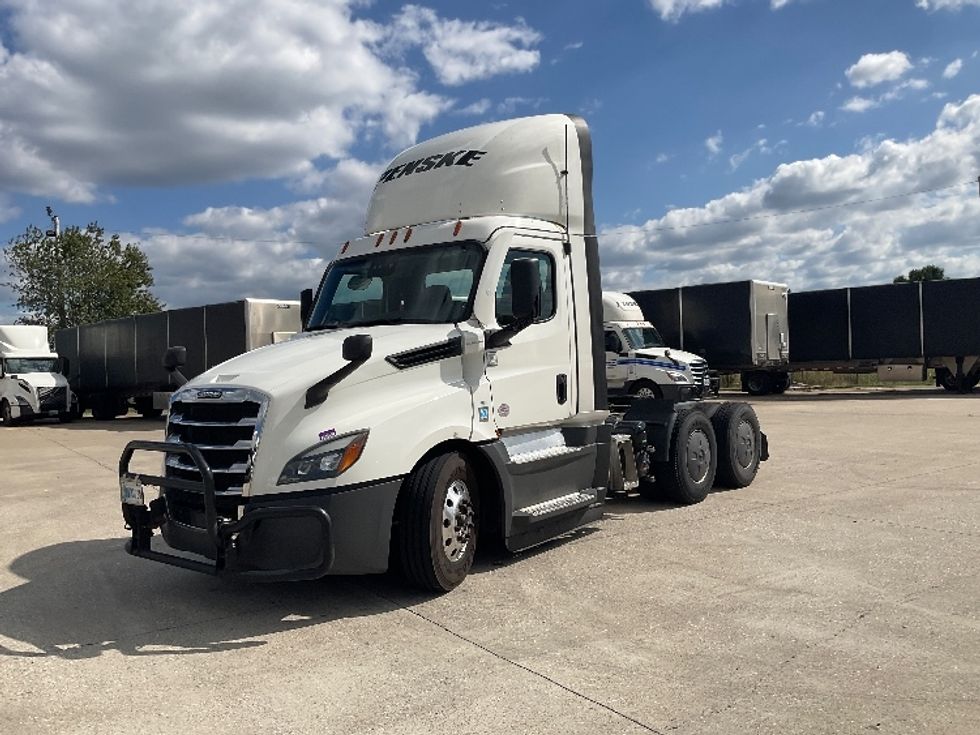 Day Cab Tractor-Heavy Duty Tractors-Freightliner-2022-T12664ST-Flat Rock-MI-610,466\n\t\tmiles-$ 35,250 - Image 3