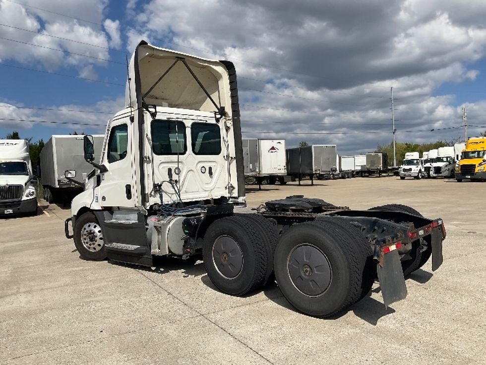 Day Cab Tractor-Heavy Duty Tractors-Freightliner-2022-T12664ST-Flat Rock-MI-610,466\n\t\tmiles-$ 35,250 - Image 5
