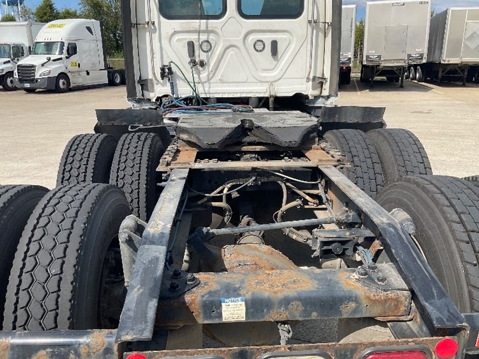 Day Cab Tractor-Heavy Duty Tractors-Freightliner-2022-T12664ST-Flat Rock-MI-610,466\n\t\tmiles-$ 35,250 - Image 6