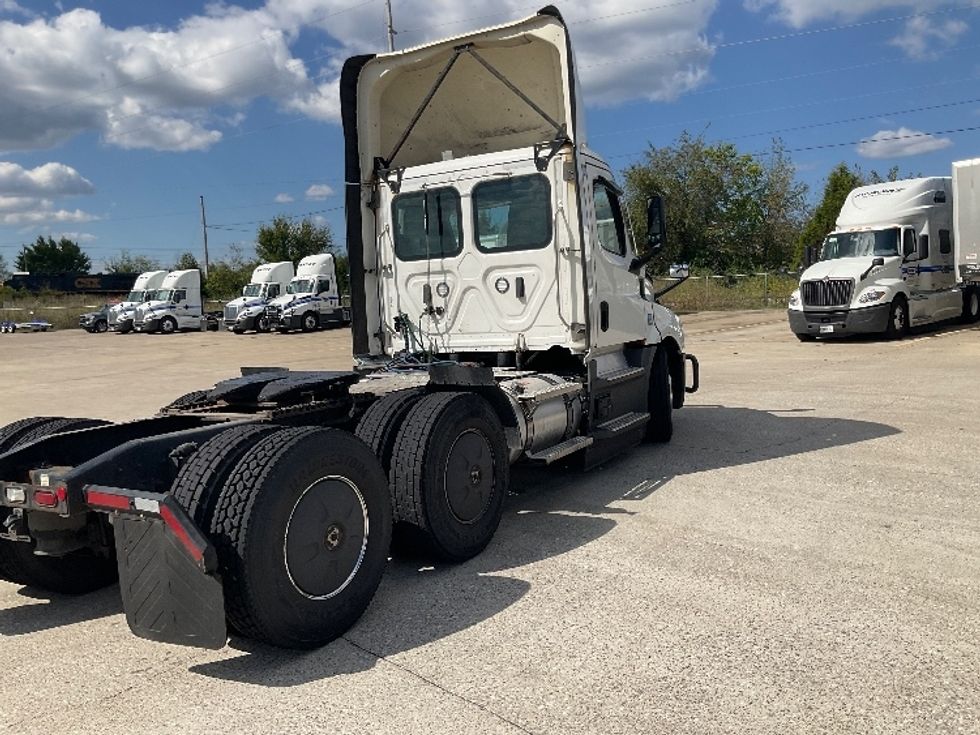 Day Cab Tractor-Heavy Duty Tractors-Freightliner-2022-T12664ST-Flat Rock-MI-610,466\n\t\tmiles-$ 35,250 - Image 7
