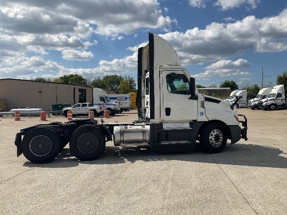 Day Cab Tractor-Heavy Duty Tractors-Freightliner-2022-T12664ST-Flat Rock-MI-610,466\n\t\tmiles-$ 35,250 - Image 8